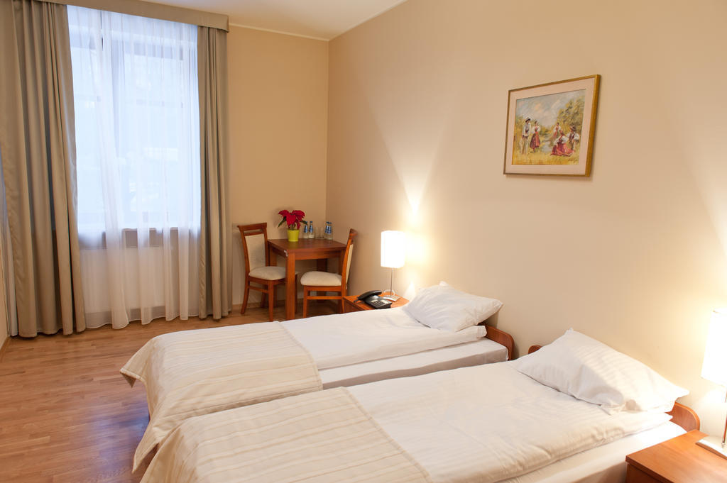 Otrębusy Ckm Centrum Konferencyjne Mazowsze חדר תמונה